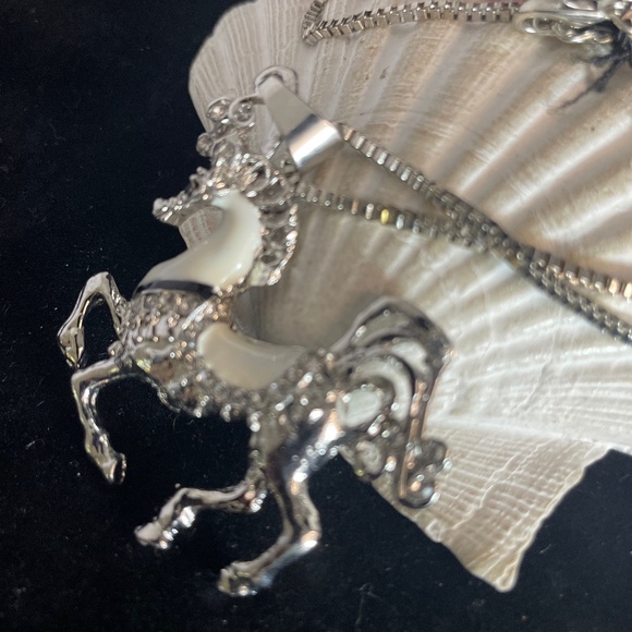 NEW BETSEY JOHNSON WHITE DANCING RHINESTONE EMBELLISHED CHAIN NECKLACE, UNUSED - Picture 4 of 8